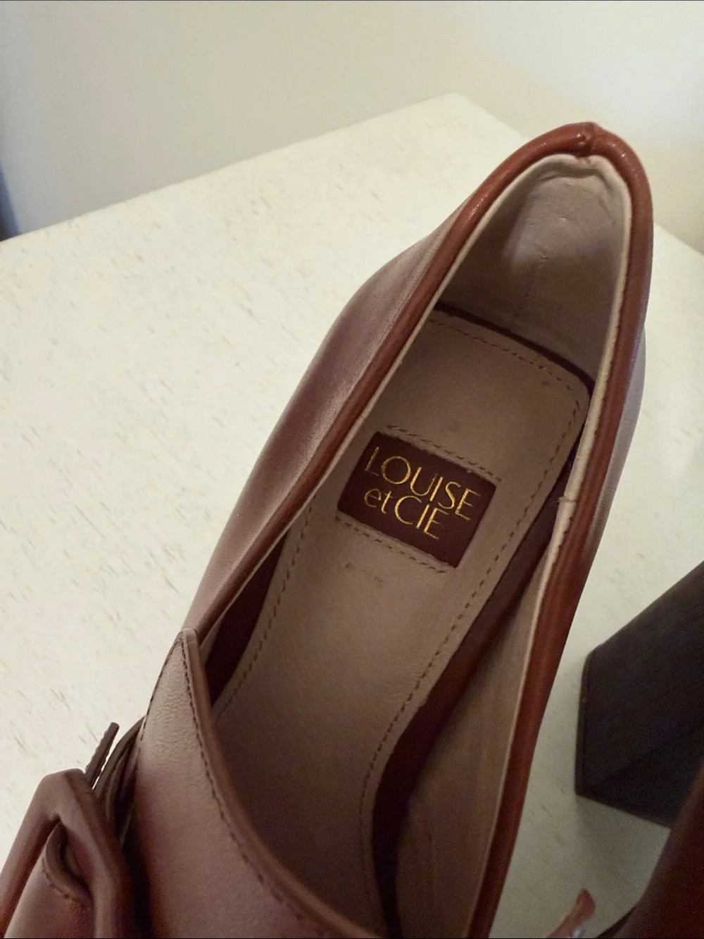 Louise et Cie Women’s Ovidio Cognac Leather Wedge Loafers with Buckle / Size 5